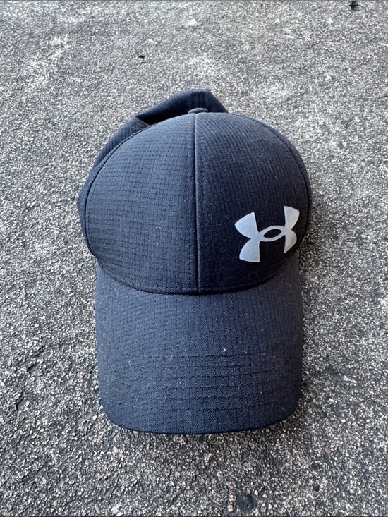 Under Armour Other - Under Armour Black Hat with Silver Logo